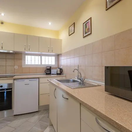 Apartment Lovely 2 Bed Overlooking Golf