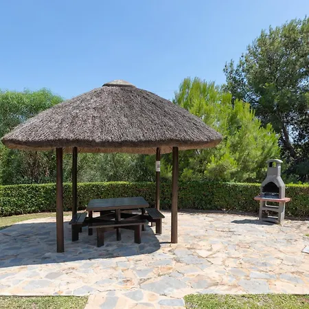 Lovely 2 Bed Overlooking Golf Apartment