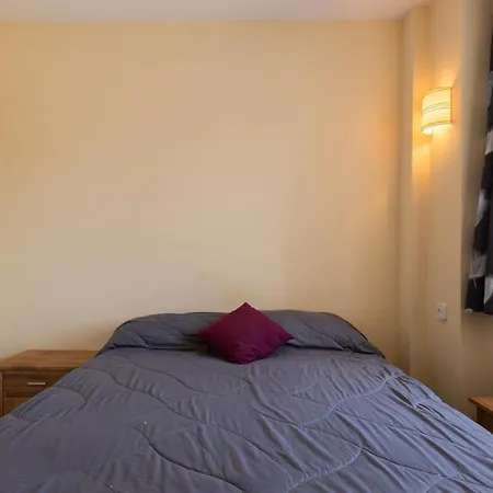 Lovely 2 Bed Overlooking Golf Apartament *