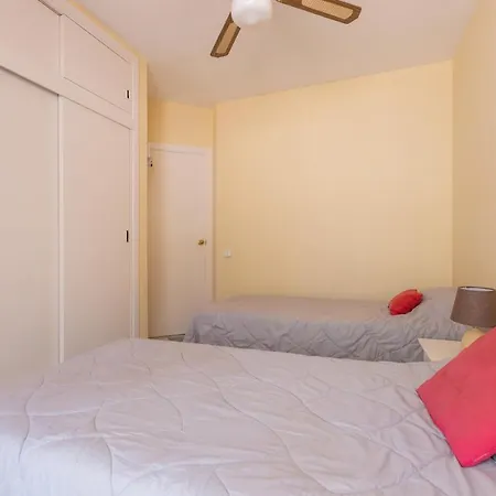 Lovely 2 Bed Overlooking Golf Sitio de Calahonda