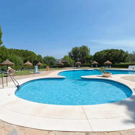 Lovely 2 Bed Overlooking Golf